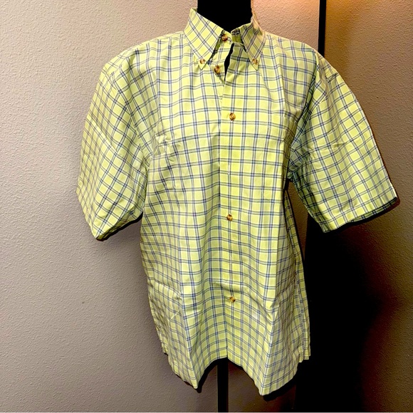 Izod Other - IZOD Men's Short Sleeve Button Up Shirt. Large